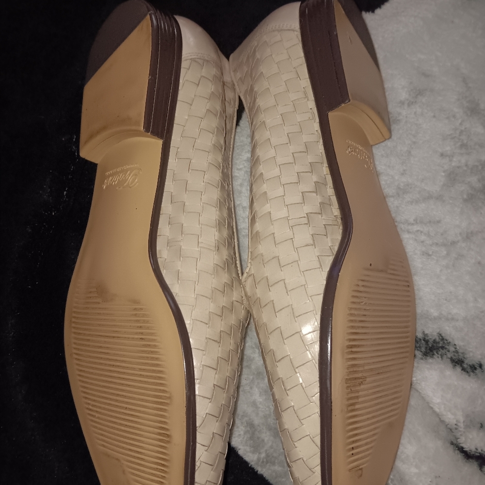 Trotters Liz leather Loafers size 10m. Bone tan color.l like new pre-owned - Picture 7 of 8